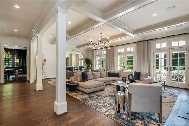 210 Peachtree Circle NE, Atlanta, GA 30309