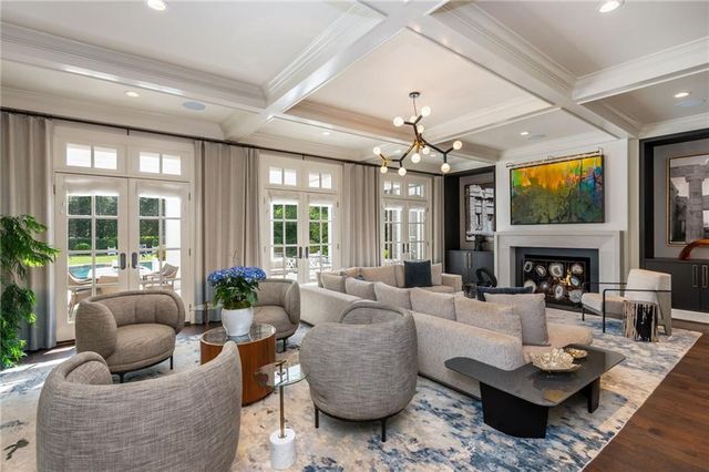 210 Peachtree Circle NE, Atlanta, GA 30309