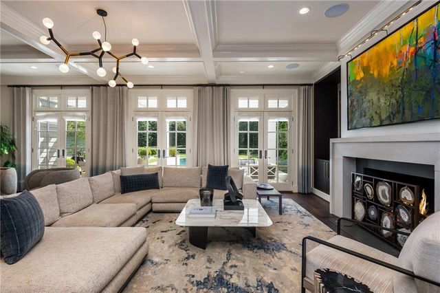 210 Peachtree Circle NE, Atlanta, GA 30309
