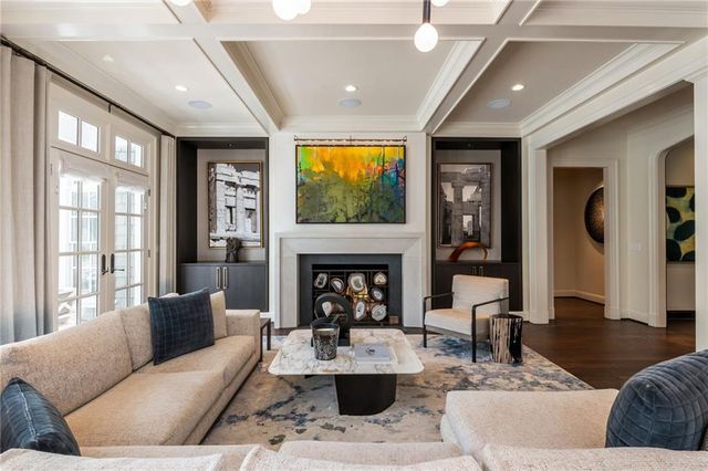 210 Peachtree Circle NE, Atlanta, GA 30309