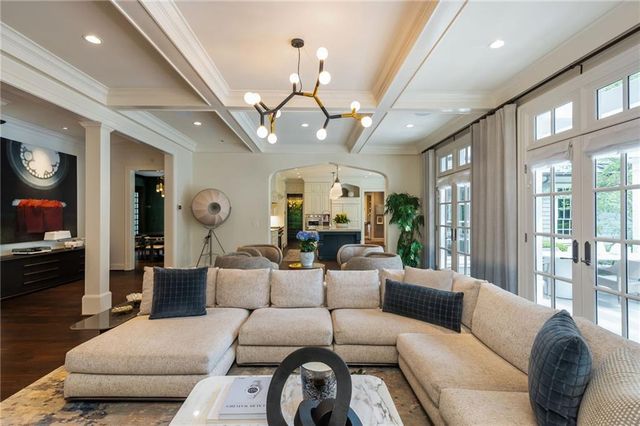 210 Peachtree Circle NE, Atlanta, GA 30309