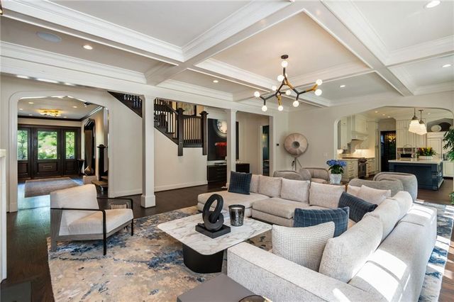 210 Peachtree Circle NE, Atlanta, GA 30309