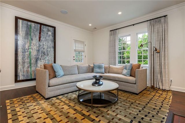 210 Peachtree Circle NE, Atlanta, GA 30309