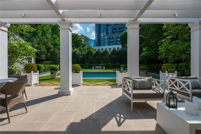 210 Peachtree Circle NE, Atlanta, GA 30309