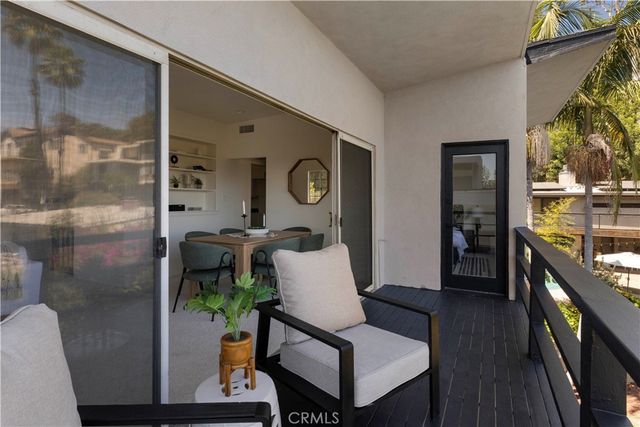2054 Kenilworth, Los Angeles, CA 90039