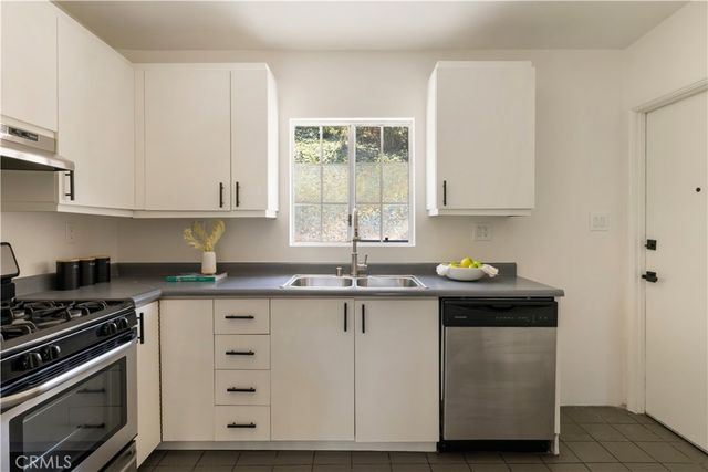 2054 Kenilworth, Los Angeles, CA 90039