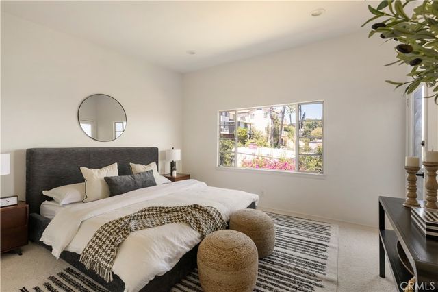 2054 Kenilworth, Los Angeles, CA 90039