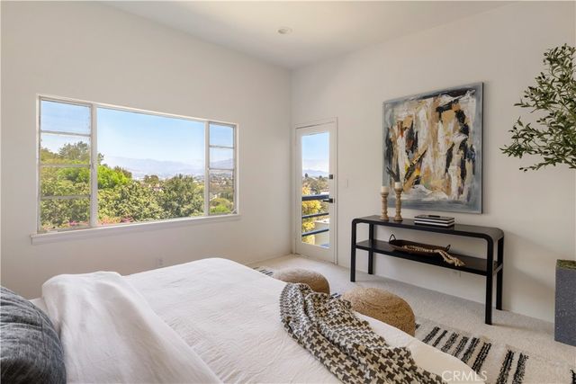 2054 Kenilworth, Los Angeles, CA 90039