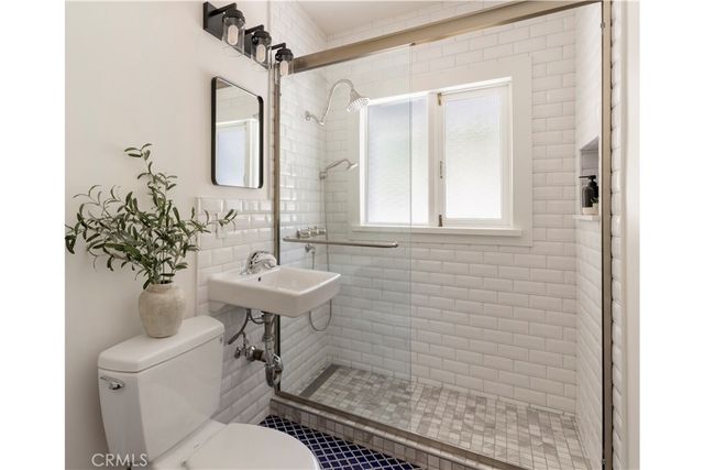 2054 Kenilworth, Los Angeles, CA 90039
