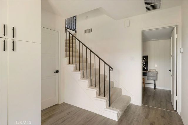 2054 Kenilworth, Los Angeles, CA 90039