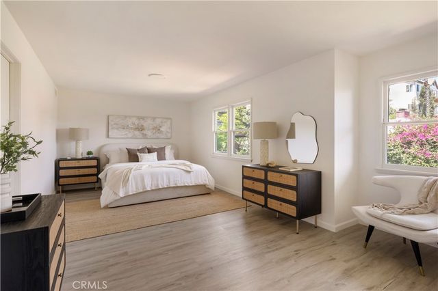 2054 Kenilworth, Los Angeles, CA 90039