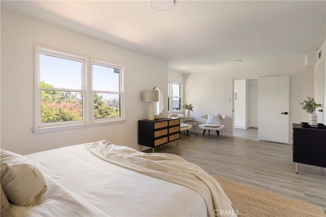 2054 Kenilworth, Los Angeles, CA 90039