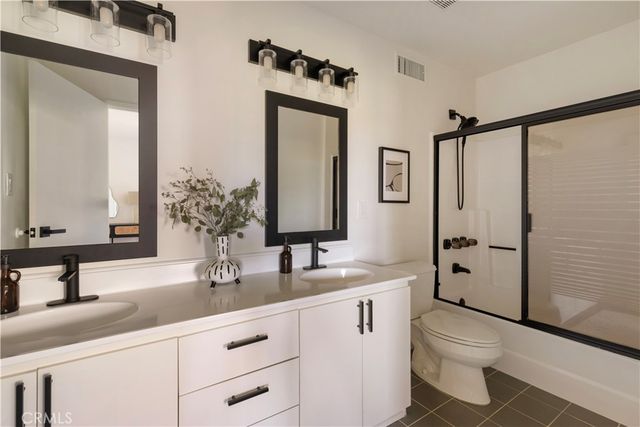 2054 Kenilworth, Los Angeles, CA 90039