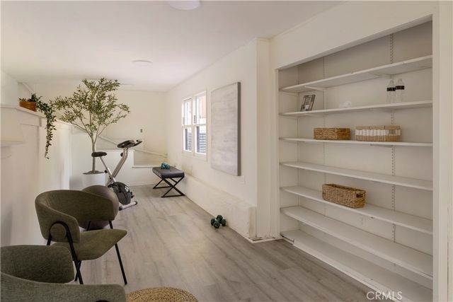 2054 Kenilworth, Los Angeles, CA 90039