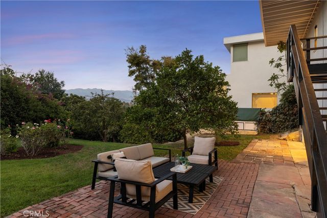 2054 Kenilworth, Los Angeles, CA 90039