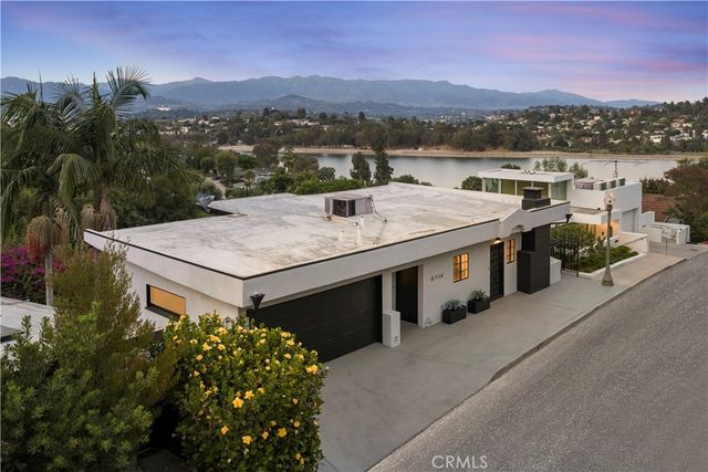 2054 Kenilworth, Los Angeles, CA 90039