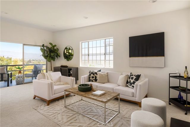 2054 Kenilworth, Los Angeles, CA 90039
