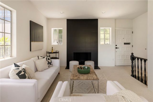 2054 Kenilworth, Los Angeles, CA 90039