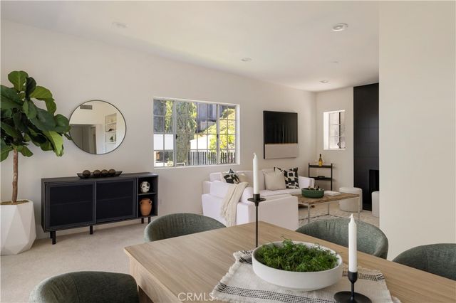 2054 Kenilworth, Los Angeles, CA 90039