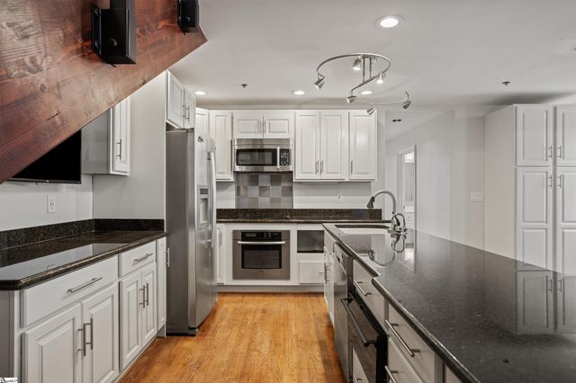 100 W Court St Unit 3M Unit 3L, Greenville, SC 29601