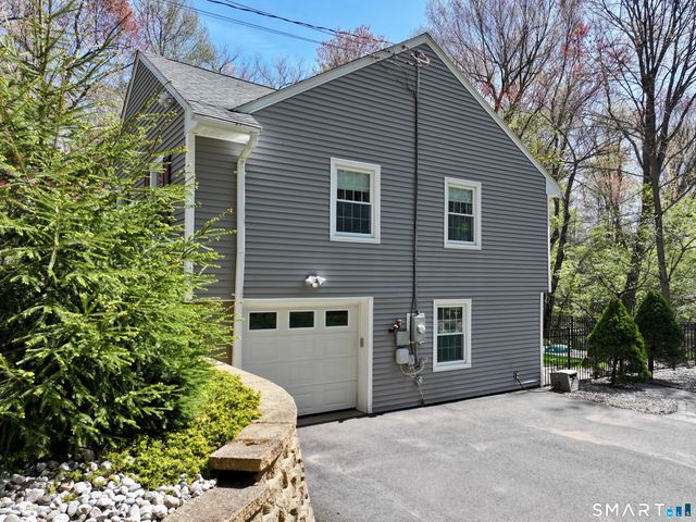 866 Hopewell Road, Glastonbury, CT 06073