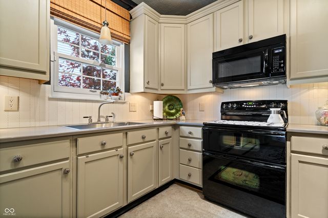 5346 Shamus Drive, Indianapolis, IN 46235