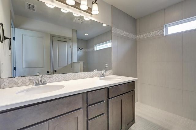 1542 Oak Hill Dr, Corpus Christi, TX 78418