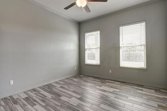 1542 Oak Hill Dr, Corpus Christi, TX 78418