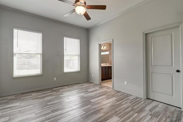 1542 Oak Hill Dr, Corpus Christi, TX 78418