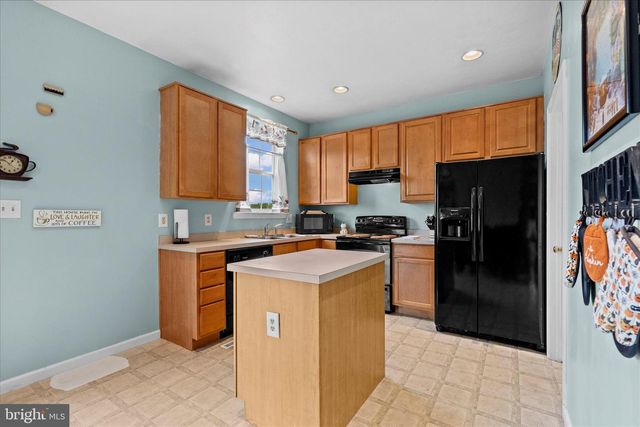 1165 LEDGE DR, York, PA 17408