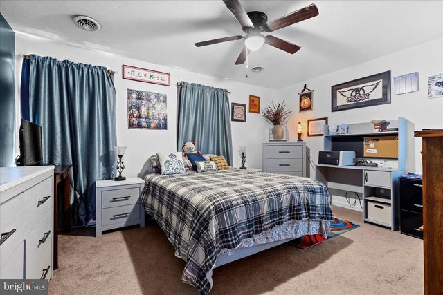 1165 LEDGE DR, York, PA 17408