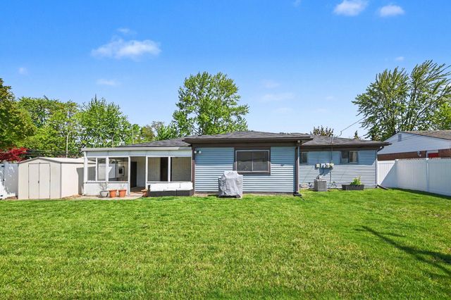 6506 Chirrewa Street, Westland, MI 48185