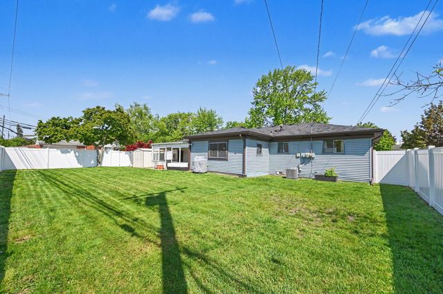 6506 Chirrewa Street, Westland, MI 48185