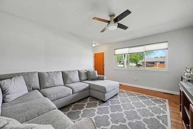 6506 Chirrewa Street, Westland, MI 48185
