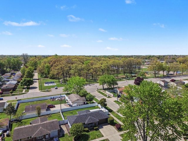 6506 Chirrewa Street, Westland, MI 48185