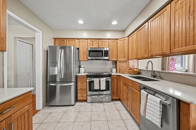 6506 Chirrewa Street, Westland, MI 48185
