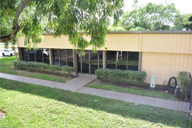 9141 Sunrise Lakes Blvd 201, Sunrise, FL 33322