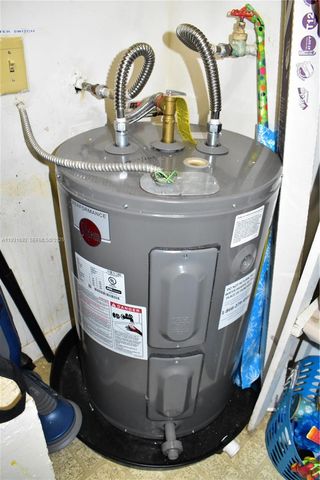 9141 Sunrise Lakes Blvd 201, Sunrise, FL 33322