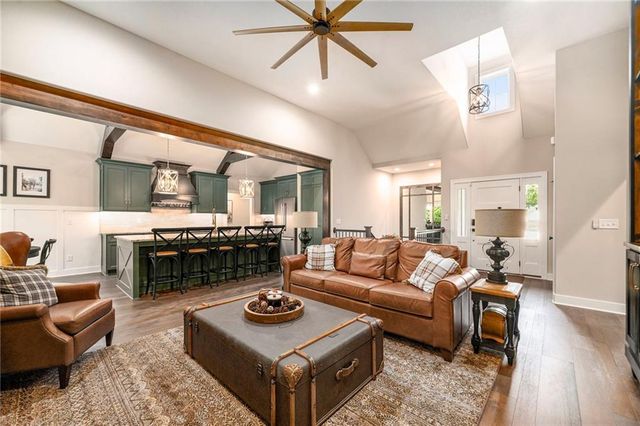 1807 SW Cemetery Road, Oak Grove, MO 64075