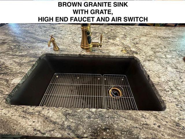 1807 SW Cemetery Road, Oak Grove, MO 64075