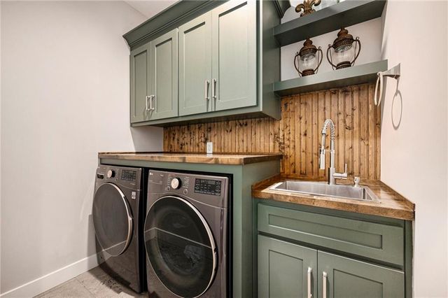 1807 SW Cemetery Road, Oak Grove, MO 64075