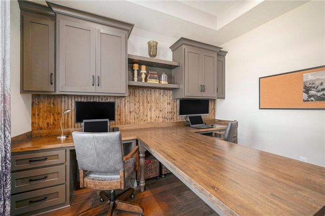 1807 SW Cemetery Road, Oak Grove, MO 64075