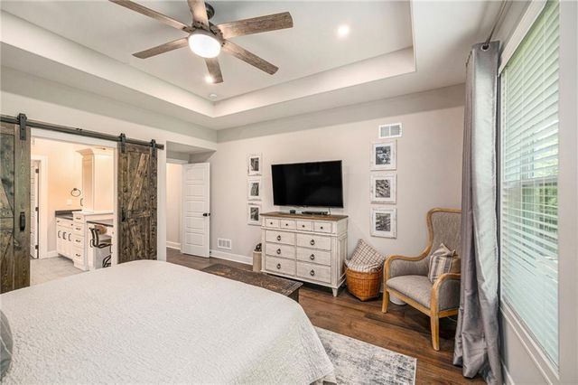 1807 SW Cemetery Road, Oak Grove, MO 64075