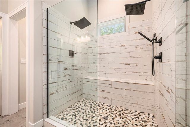 1807 SW Cemetery Road, Oak Grove, MO 64075