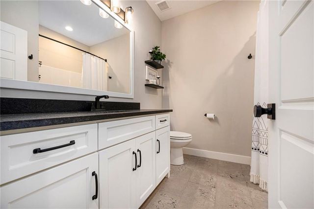 1807 SW Cemetery Road, Oak Grove, MO 64075