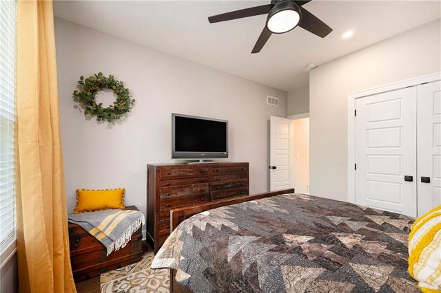 1807 SW Cemetery Road, Oak Grove, MO 64075