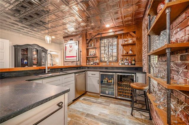 1807 SW Cemetery Road, Oak Grove, MO 64075