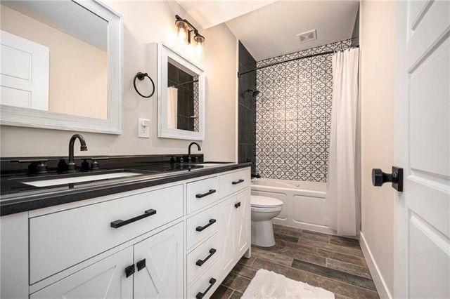 1807 SW Cemetery Road, Oak Grove, MO 64075