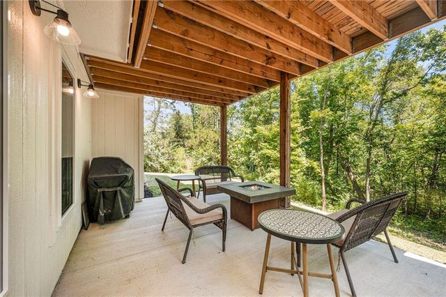 1807 SW Cemetery Road, Oak Grove, MO 64075