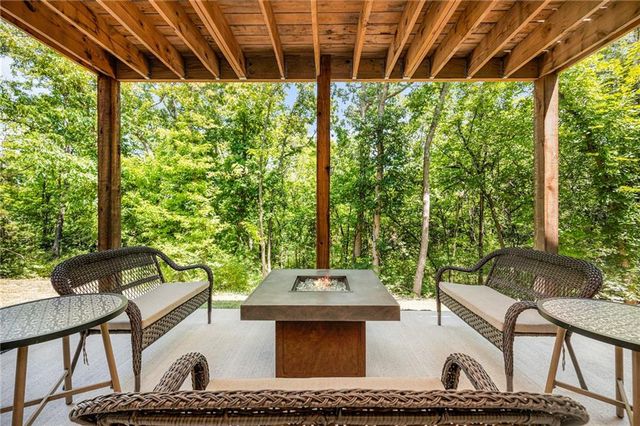 1807 SW Cemetery Road, Oak Grove, MO 64075